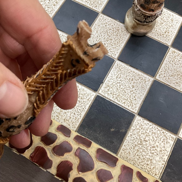 CHEETAH AND ZEBRA CHESS BOARD AND PIECES - Picture 9 of 16